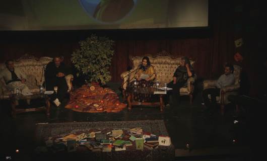 لە بانە کۆڕێکی شیعری بەڕێوەدەچێت