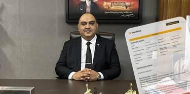 پەرلەمانتارەکەی ئیی پارتی وێنەی خۆی و پسوولەکەی داناوە.