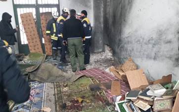 دیمەنی نێو مزگەوتەکە پاش تەقینەوەکە.