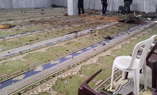 دیمەنێکی نێو مزگەوتەکە دوای تەقینەوە. وێنە: میدیای سووریا