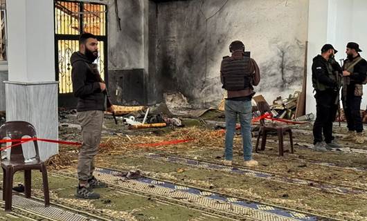 دیمەنێکی نێو مزگەوت دوای تەقینەوەکەی حومس